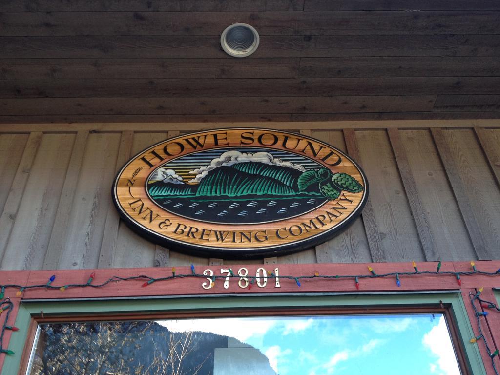 Howe Sound Inn & Brewing Company Squamish Extérieur photo